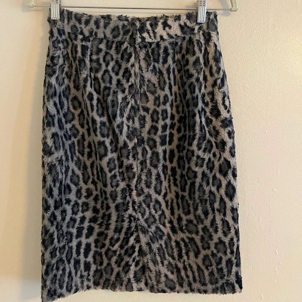 Fendi Neiman Marcus Gray and Black Leopard-Print Faux Fur Pencil Skirt - Picture 2 of 9